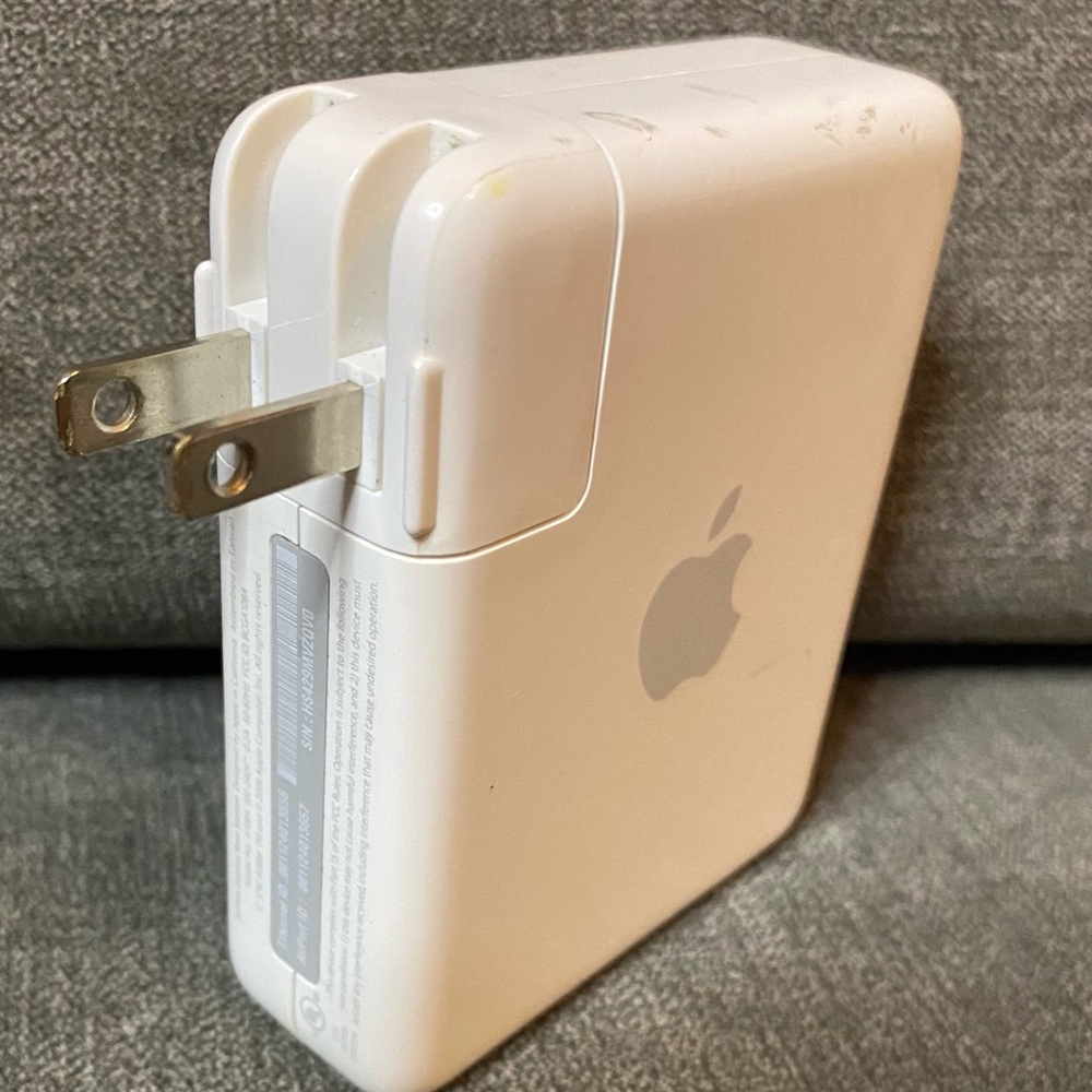 Apple AirPort Express Wi-Fi Base Station Model A1084